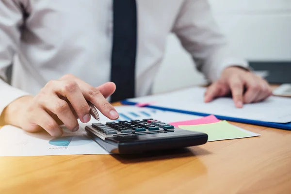 Zakenman Accountant Financiële Investeringen Bezig Calculator Met Berekenen Analyseren Bedrijf — Stockfoto
