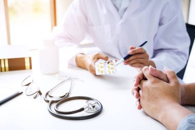 Danışmanlık hasta doktor ve tedavi yöntemleri ve nasıl vücut rehabilite ve ilaç tavsiye.