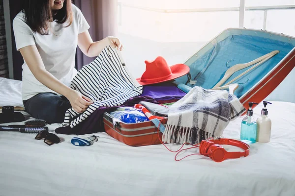 Travel Vacation Concept Happiness Young Woman Packing Lot Her Clothes — Stock Photo, Image