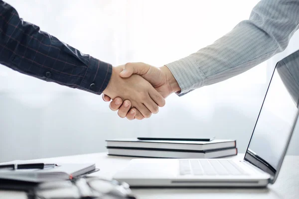 Business Partnership Meeting Concept Due Business Handshake Fiducioso Uomini Affari — Foto Stock