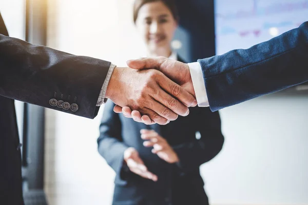 Abschluss Eines Meetings Geschäftlicher Händedruck Nach Einer Diskussion Über Gute — Stockfoto