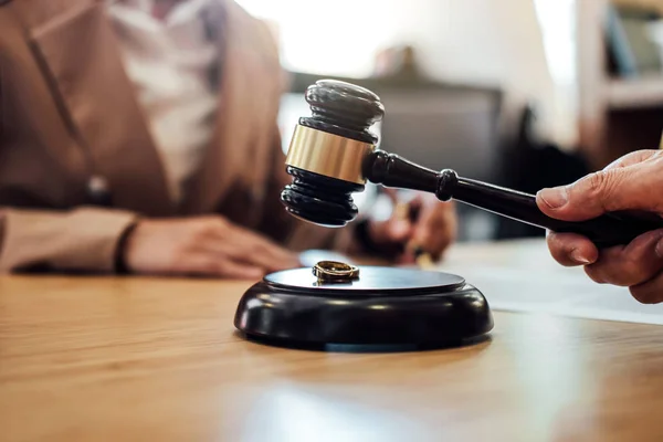 Marriage Divorce Judge Gavel Deciding Consultation Businesswoman Male Lawyer Judge — Stock Photo, Image
