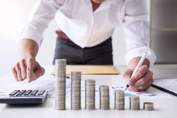 Contabilista Banqueiro Negócios Empresário Calcular Análise Com Índices Financeiros Ações — Fotografia de Stock