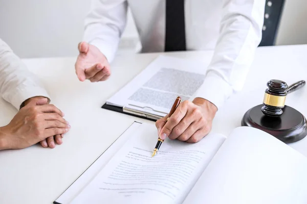 Businesspeople Lawyer Having Team Meeting Discussing Agreement Contract Documents Judge — Stock Photo, Image