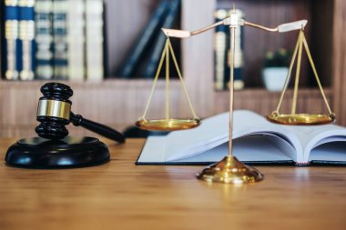 Kitap adaletin terazisi ve tokmak sondaj blok ve hukuk mahkeme, Adalet ve hukuk kavramı sözleşmede Yargıç ile çalışmak için.