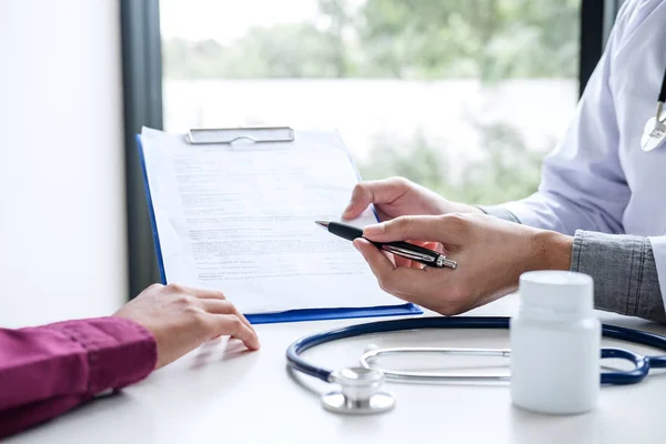 Concepto Medicina Salud Profesor Doctor Presenta Informe Recomienda Método Con — Foto de Stock