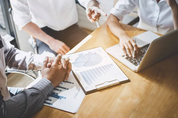 Réunion Groupe Des Gens Affaires Démarrage Équipe Jeunes Collaborateurs Créatifs — Photo