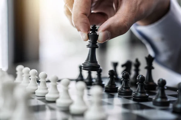 Mano Del Hombre Negocios Jugando Ajedrez Para Análisis Desarrollo Nuevo — Foto de Stock