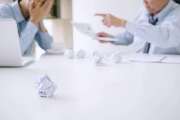 Boss Och Ledningsgruppen Känsla Stress Och Allvarliga Misslyckas Verksamhet Team — Stockfoto