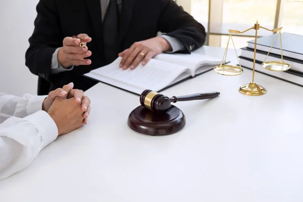 Atendimento Cliente Boa Cooperação Consulta Entre Advogado Masculino Empresário Cliente — Fotografia de Stock