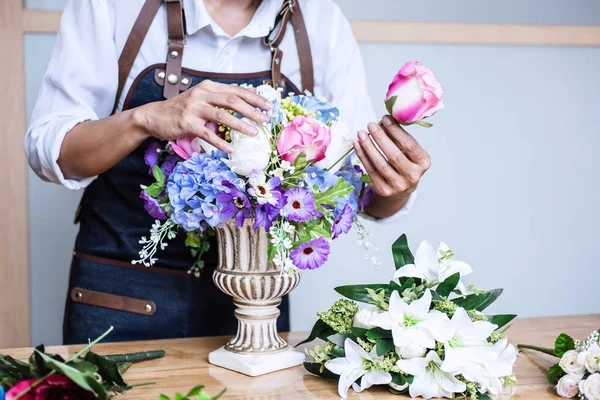 Arranging Artificial Flowers Vest Decoration Home Young Woman Florist Work — Stock Photo, Image