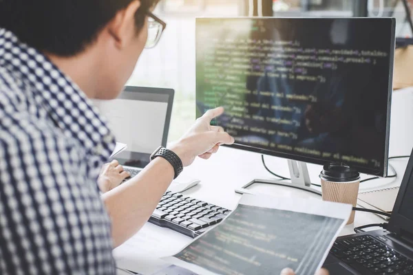 Skriva Koder Och Skriva Data Kod Teknik Projekt Programmerare Samarbetar — Stockfoto