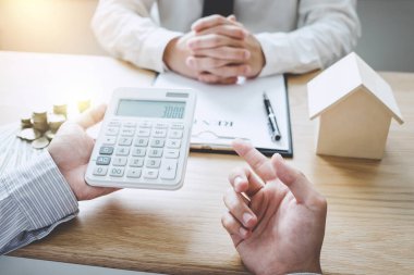 İş imzalama ve bir sözleşme satın - analiz Satıyoruz house, Sigorta acentası maliyeti ev yatırım kredisi Emlak, kavram ipotek kredi onayı hakkında analiz.