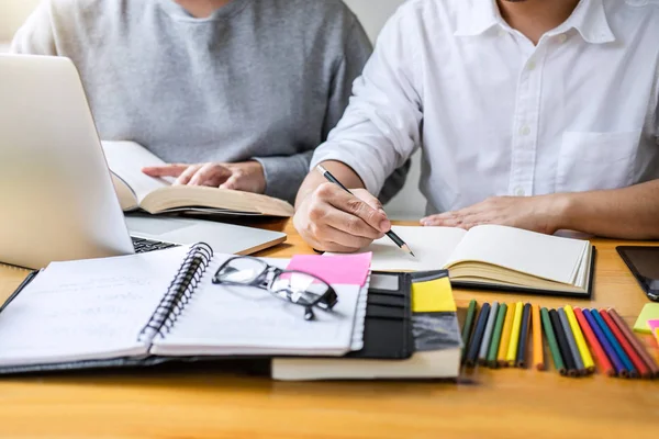 Onderwijs Onderwijs Leerconcept Middelbare Scholieren Klasgenoten Groep Tutor Bibliotheek Studeren — Stockfoto