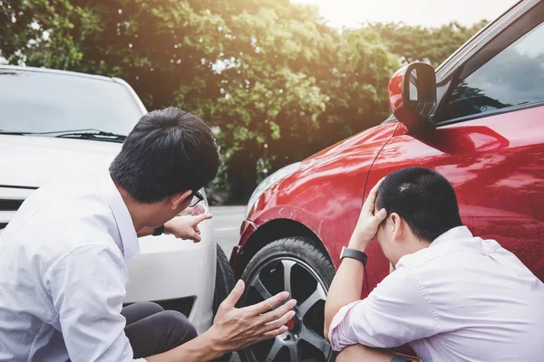 Man Van Twee Bestuurders Ruzie Een Auto Verkeer Ongeval Aanvaring — Stockfoto