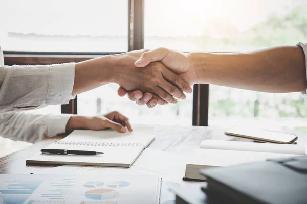 Negocio Apretón Manos Después Discutir Una Buena Oferta Comercio Para — Foto de Stock