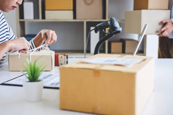 Envío Ventas Línea Servicio Entrega Del Dueño Del Empresario Pequeña — Foto de Stock