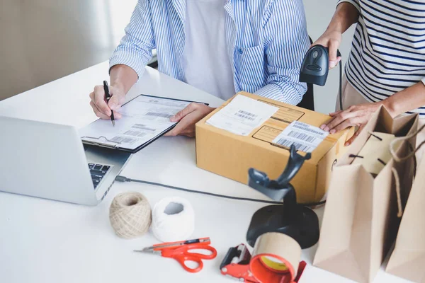 Servizio Consegna Del Piccolo Imprenditore Scatola Imballaggio Lavoro Imprenditore Che — Foto Stock