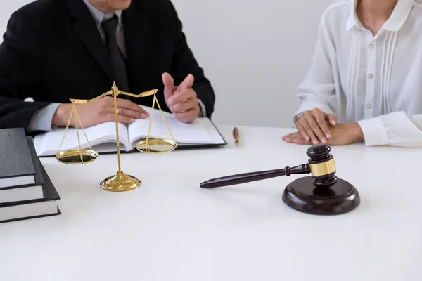 Close Gavel Male Lawyer Judge Consult Client Working Law Books — Stock Photo, Image