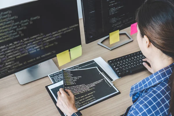 Professionell Programmerare Arbetar Att Utveckla Programmering Och Webbplats Som Arbetar — Stockfoto