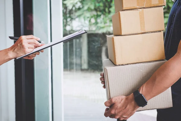 Servicio Entrega Domicilio Trabajo Con Mente Servicio Firma Cliente Mujer — Foto de Stock