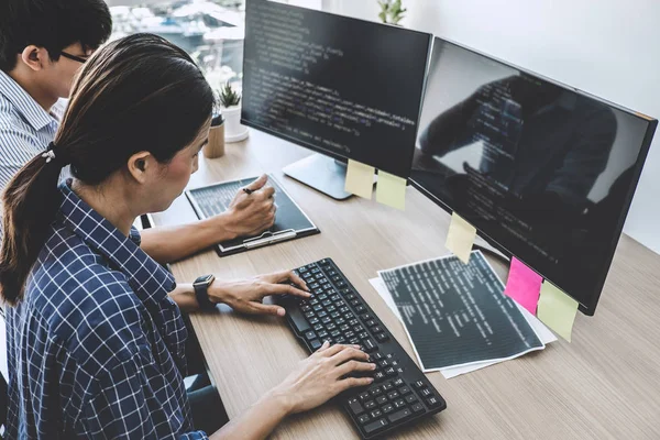 Dois Programadores Profissionais Que Cooperam Desenvolvimento Programação Web Site Que — Fotografia de Stock