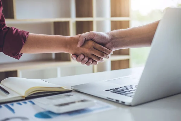 Trabalho Equipe Parceria Comercial Handshaking Após Boa Cooperação Consulta Entre — Fotografia de Stock