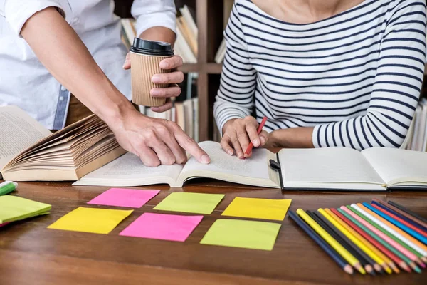 Onderwijs Onderwijs Leren Concept Twee Middelbare Scholieren Klasgenoten Groep Zitten — Stockfoto