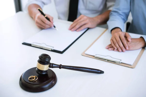 Decreto Divorzio Scioglimento Annullamento Matrimonio Marito Moglie Durante Processo Divorzio — Foto Stock
