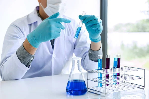 Ricerca Laboratorio Biochimica Scienziato Medico Provetta Camice Laboratorio Con Reagente — Foto Stock