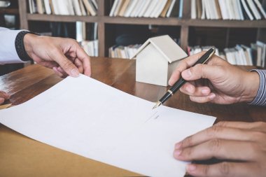 Kira kavramı, broker Ajan sunmak için ev ve ayrıntılı müşteri üye formu anlaşması, ev modeli için karar bir ev Emlak Kredi Müşterisi için başvurun.