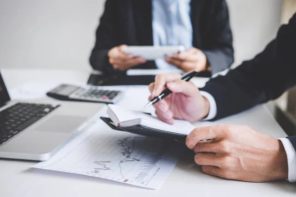 Business Team Twee Collega Die Werken Met Computer Grafiek Laptop — Stockfoto