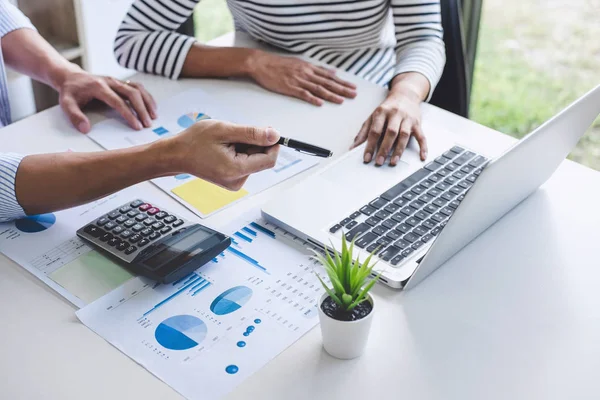 Team Collega Voldoen Aan Professionele Belegger Conferentie Werken Een Nieuwe — Stockfoto