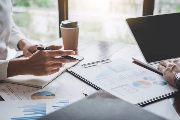 Proceso Trabajo Equipo Equipo Negocios Reúne Discute Informe Estrategia Del — Foto de Stock