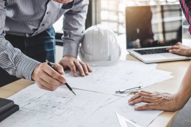 İnşaat ve yapı mühendisi veya mimar kavramı bir araya