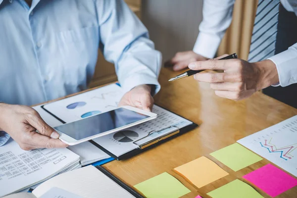 Konferans, iş takım meslektaşları çalışırdı tartışmaya çalışan Co