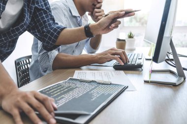 Gelişmekte olan programmi işbirliği iki profesyonel programcılar