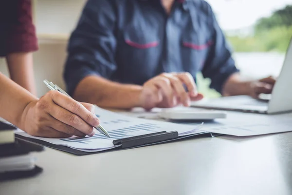 Socio de negocios equipo profesional trabajando juntos reunión son — Foto de Stock