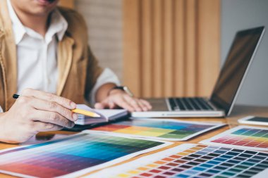 Yaratıcı grafik tasarımcı kullanarak grafik tablet Colo seçmek için