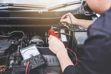 Hizmetleri araba motoru makinesi konsepti, otomobil mekanik repairm