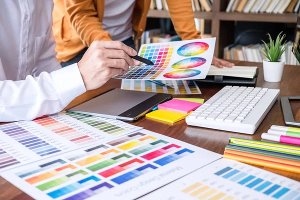 Two colleague creative graphic designer working on color selecti — Stock Photo, Image