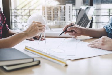 İnşaat ve yapı mühendisi veya mimar kavramı bir araya