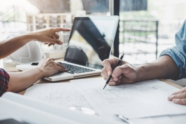 İnşaat ve yapı mühendisi veya mimar kavramı bir araya