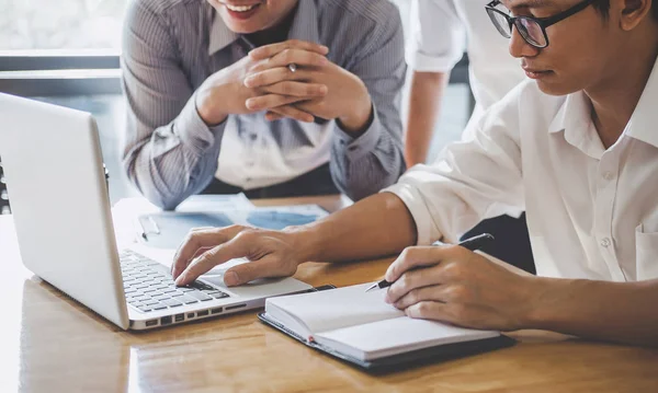 Reunión de grupo de gente de negocios de inicio, reunión de equipo de negocios wor — Foto de Stock