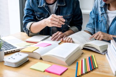 Eğitim, öğretim, öğrenme, teknoloji ve insan kavramı. Tw