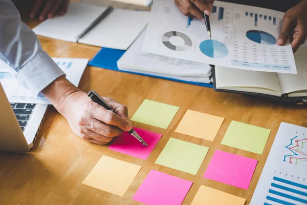 Co conferência de trabalho, Colegas da equipe de negócios discutindo worki — Fotografia de Stock