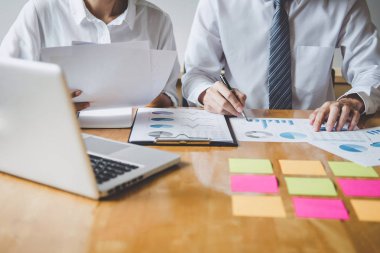 Co çalışma Konferansı, iş takım tartışırken mevcut Toplantı 