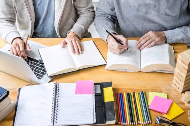 Eğitim, öğretim, öğrenme, teknoloji ve insan kavramı. Tw