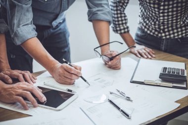 Mimari mühendis ekip çalışması toplantı, çizim ve için çalışma 