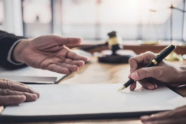 Consultazione e conferenza di imprenditrice professionale e Ma — Foto Stock